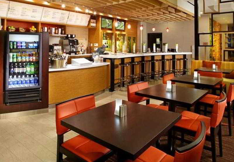 ホテル コートヤード クリーブランド ユニバーシティ サークル エクステリア 写真