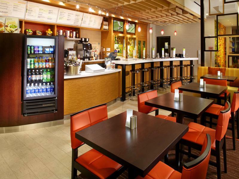 ホテル コートヤード クリーブランド ユニバーシティ サークル エクステリア 写真